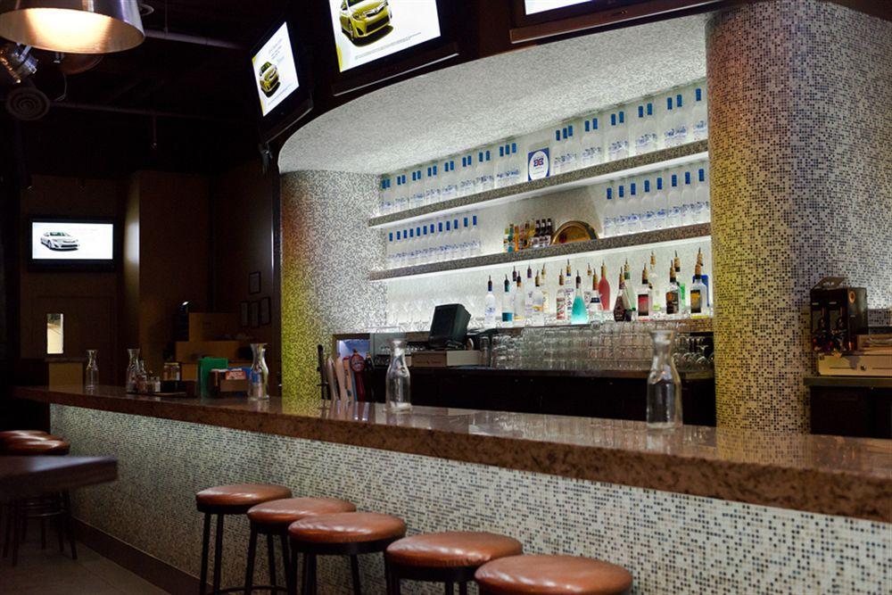 אדמונטון Coliseum Inn מראה חיצוני תמונה